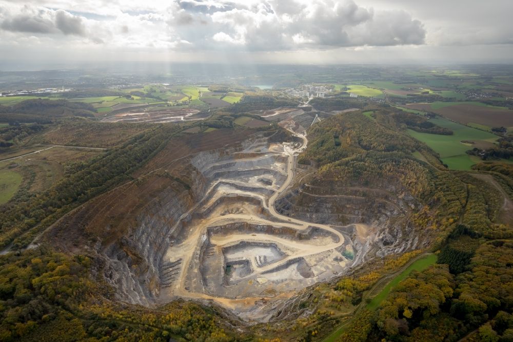 Aerial photograph Velbert - Quarry for the mining and handling of sandstone in the district Ruetzkausen in Velbert in the state North Rhine-Westphalia, Germany