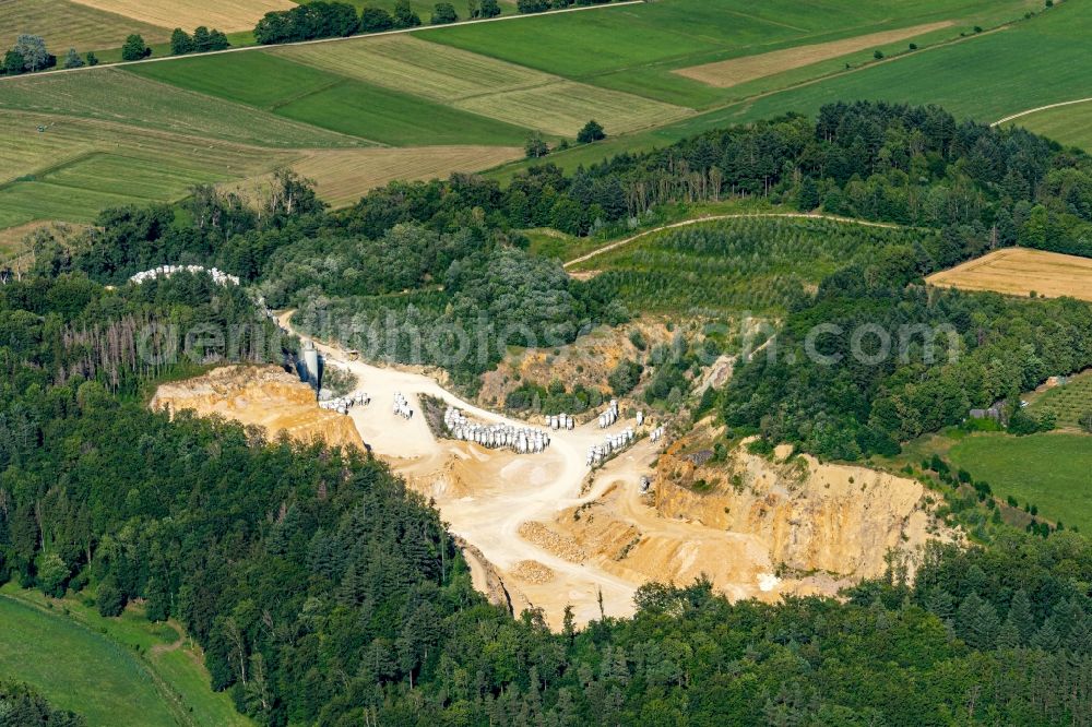 Aerial photograph Orsingen-Nenzingen - Quarry for the mining and handling of Schotterwerk Bihler GmbH in Orsingen-Nenzingen in the state Baden-Wuerttemberg, Germany