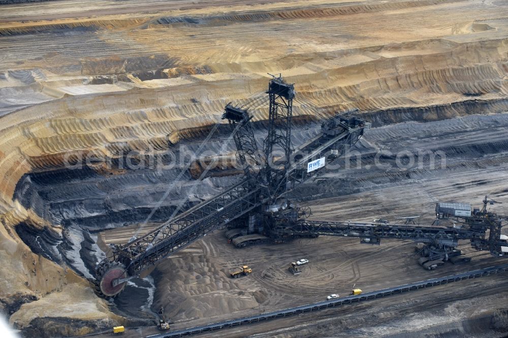 Inden/Altdorf from above - Mining area - terrain and overburden surfaces of coal - opencast mining der RWE AG in Inden/Altdorf in the state North Rhine-Westphalia