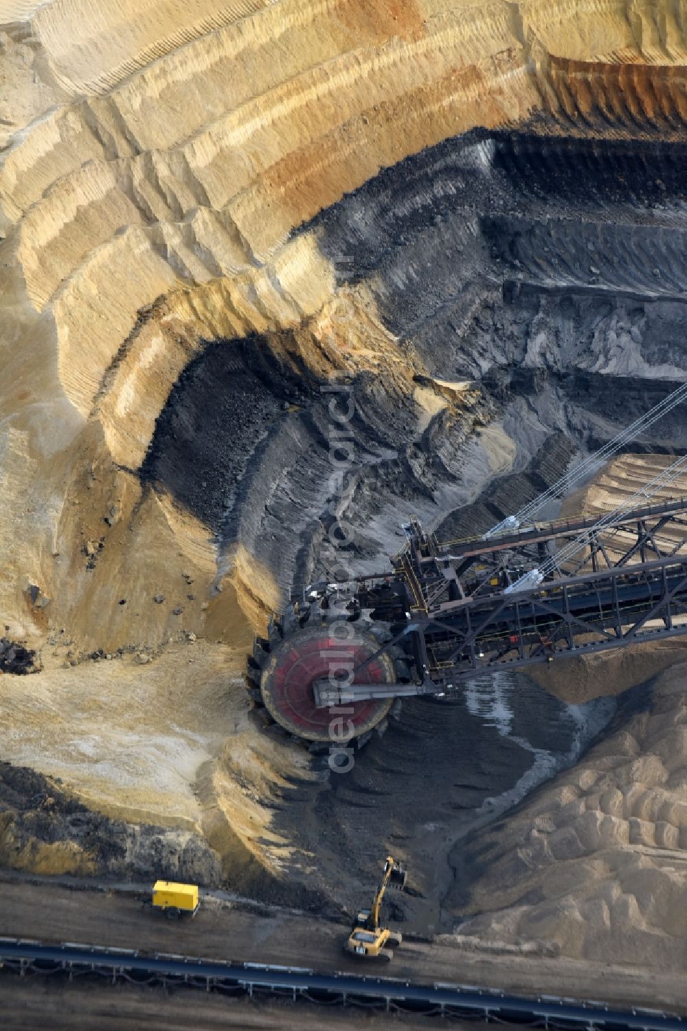 Aerial image Inden/Altdorf - Mining area - terrain and overburden surfaces of coal - opencast mining der RWE AG in Inden/Altdorf in the state North Rhine-Westphalia