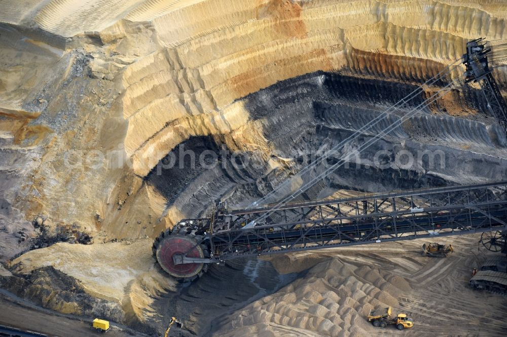 Inden/Altdorf from above - Mining area - terrain and overburden surfaces of coal - opencast mining der RWE AG in Inden/Altdorf in the state North Rhine-Westphalia