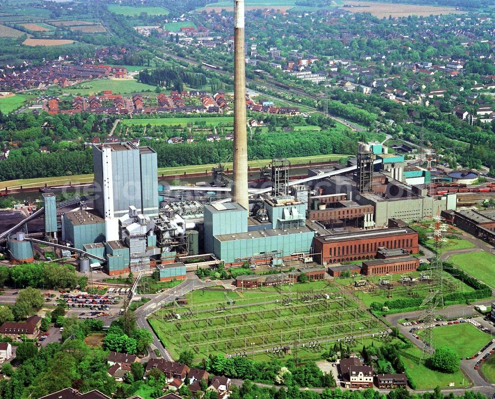 Aerial image Duisburg - View at the hard coal power plant Walsum in the district Walsum in Duisburg in the federal state of North Rhine-Westphalia. It is located on the site of the former mine , which was up to its closure in 2008, the last in use mine in the city of Duisburg. Operators of the plant are the municipal utility consortium Rhine-Ruhr and Evonik Industries AG