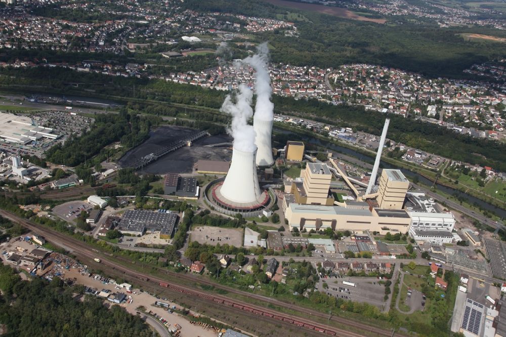 Aerial image Völklingen - Hard coal-fired power station Fenne near Völklingen at state Saarland. First power station here was built in 1923, followed by further machines and extension buildings. Fenne delivers district heating, electricity and processual steam. Operators are Evonik New Energies GmbH and subsidiary Steag GmbH