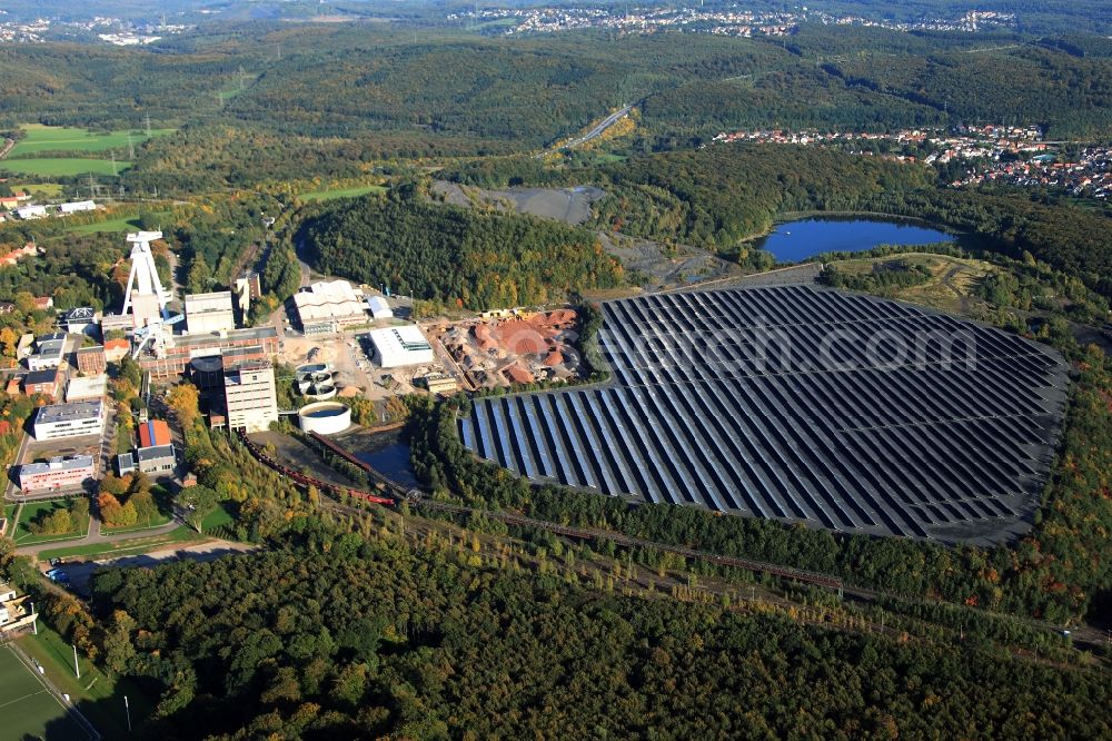 Aerial photograph Quierschied-Weiher - View at the coal power plant Weiher and the solar power plant Göttelborn in Qierscheid-Weiher in Saarland The coal power plant Weiher produces in addition to electricity district heating and is operated by the company STEAG power plants. The solar power plant is operated by the City Solar AG