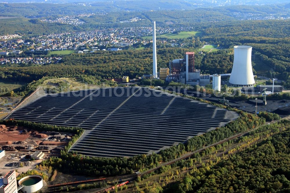 Quierschied-Weiher from above - View at the coal power plant Weiher and the solar power plant Göttelborn in Qierscheid-Weiher in Saarland The coal power plant Weiher produces in addition to electricity district heating and is operated by the company STEAG power plants. The solar power plant is operated by the City Solar AG