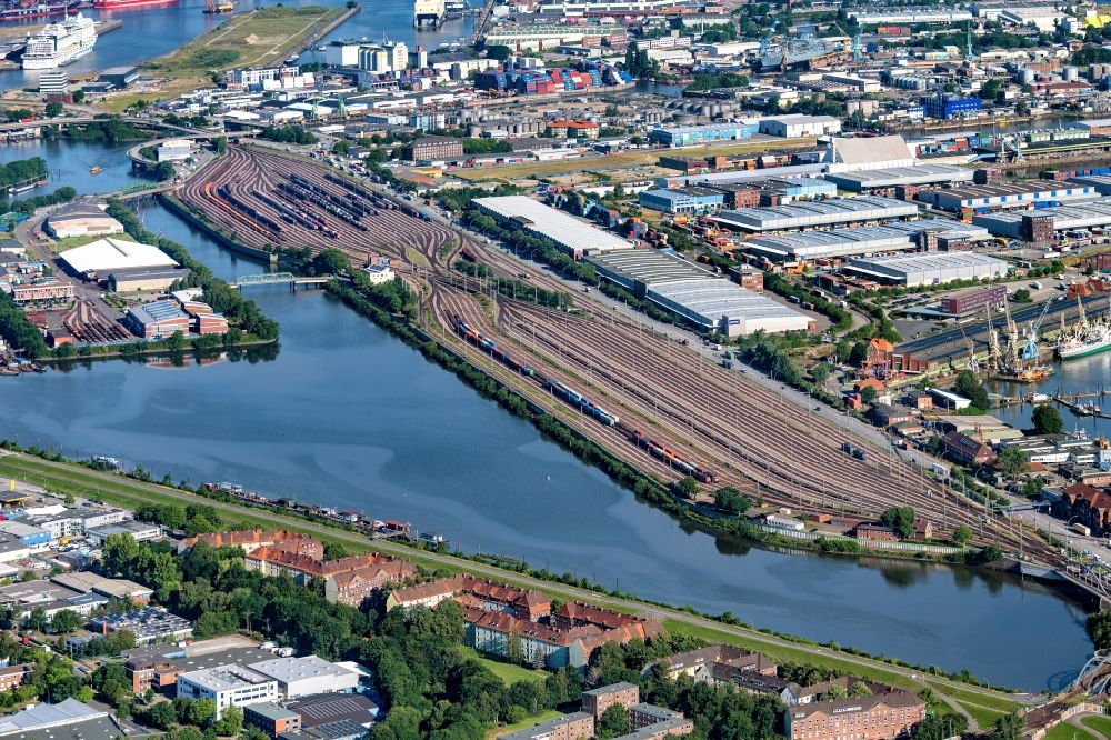 Aerial image Hamburg - Interlocking Port Station Hamburg-South with junction Argentinienknoten in Hamburg-Mitte - Kleiner Grasbrook.-