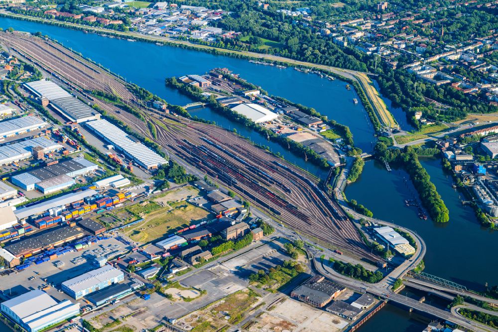 Hamburg from the bird's eye view: Interlocking Port Station Hamburg-South with junction Argentinienknoten in Hamburg-Mitte - Kleiner Grasbrook.-