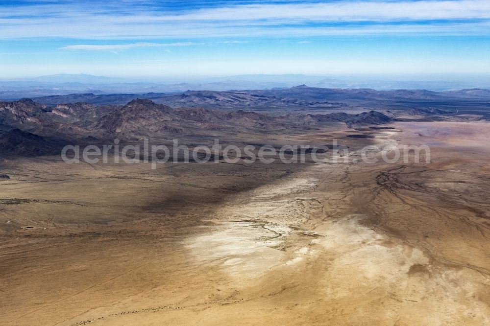 Hackberry from above - Steppe landscape with Blick auf die Berge in Hackberry in Arizona, United States of America