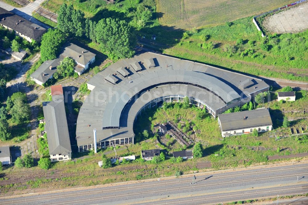 Aerial photograph Halberstadt - Disused hub and ruin the round shed / depot on the site of the former railway depot Halberstadt in Saxony-Anhalt