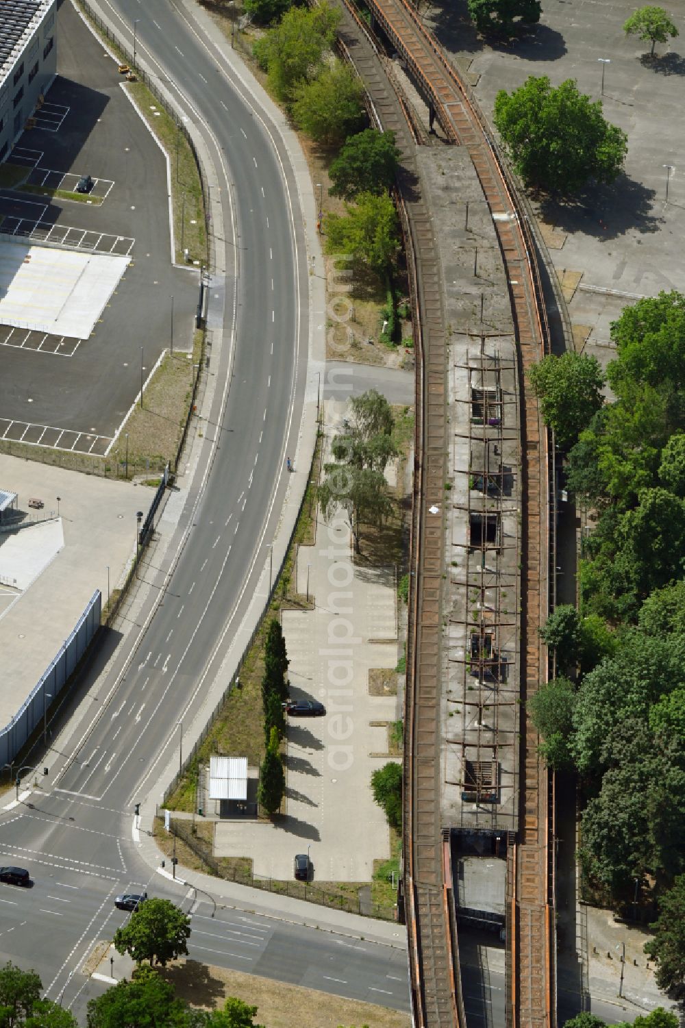 Aerial photograph Berlin - Dismantled and decommissioned station building and traces of the tracks of the S-Bahn station in the district Siemensstadt in Berlin, Germany