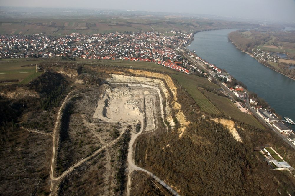 Aerial image Oppenheim - Unused renatured quarry, meanwhile nature reserve, in Oppenheim in the state Rhineland-Palatinate