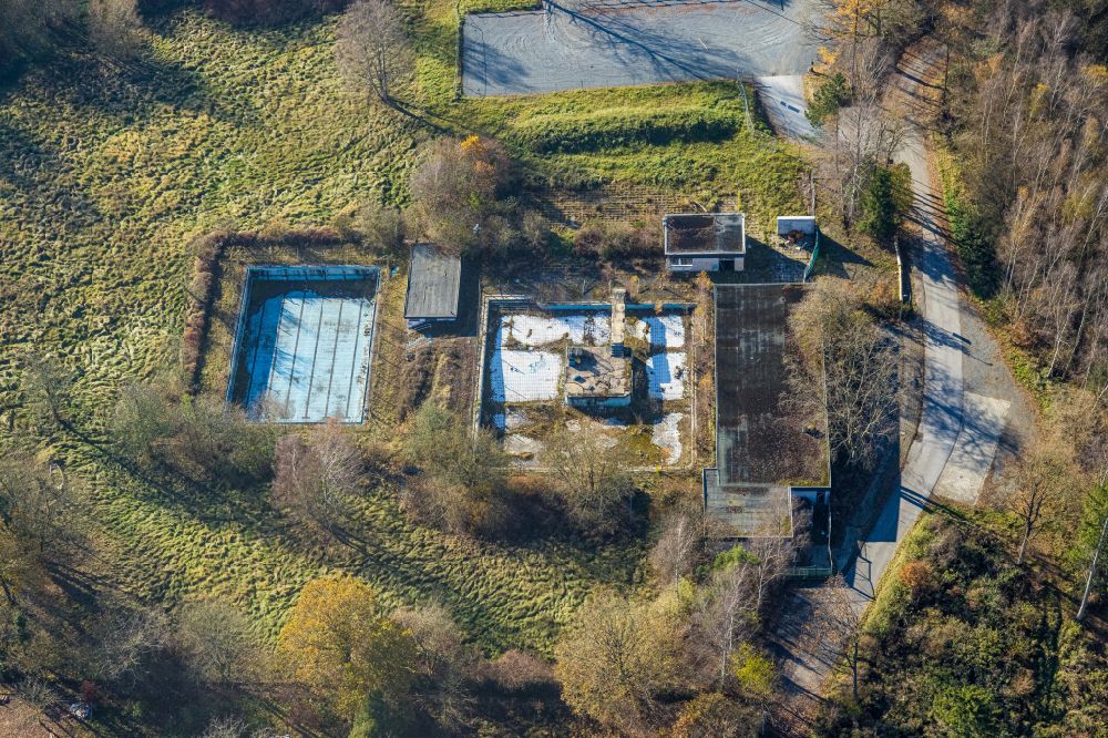 Amecke from the bird's eye view: Dilapidated complex of the outdoor pool on the street Am Welschberg in Amecke in the Sauerland in the state North Rhine-Westphalia, Germany