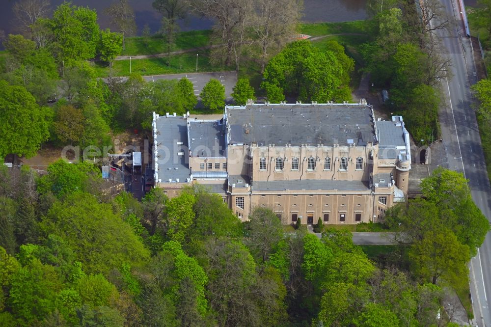 Aerial photograph Görlitz - Decommissioned Building of the concert hall and theater playhouse Sommertheater Goerlitz Am Stadtpark in Goerlitz in the state Saxony, Germany