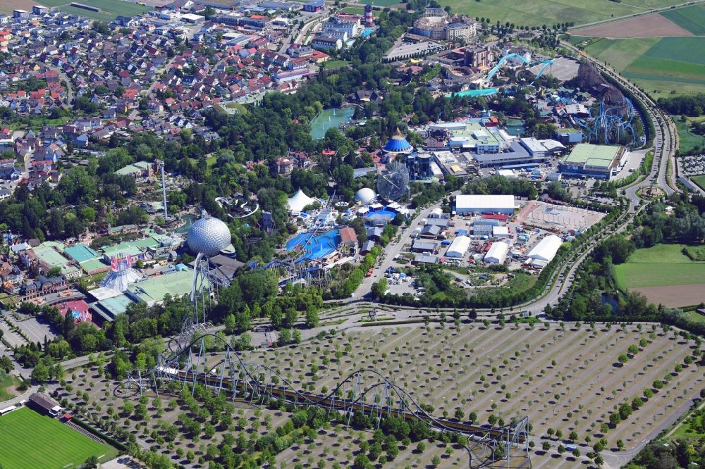 Rust from above - The amusement park and family park Europa-park in Rust in Baden-Wuerttemberg is closed due to the corona pandemic. The lockdown causes empty car parks