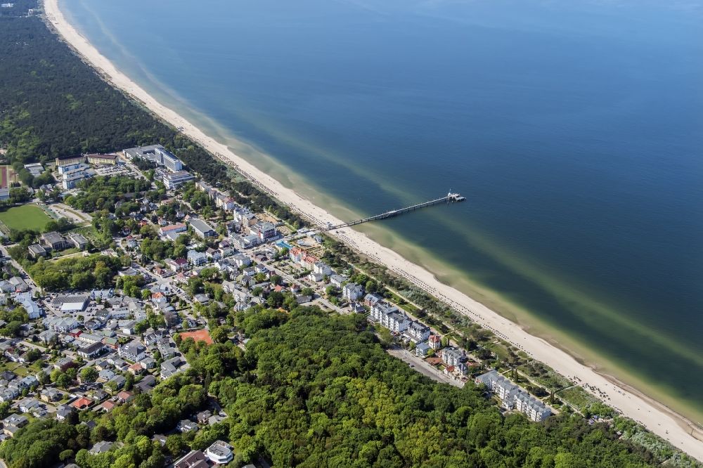 Aerial photograph Zinnowitz - Beach section with pier on the Baltic coast of the island of Usedom in Zinnowitz in Mecklenburg-Western Pomerania