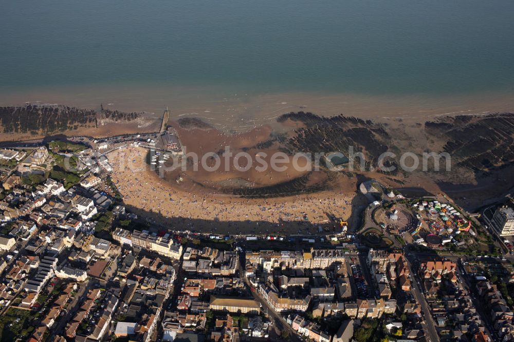 Aerial image Broadstairs - Blick auf den Strand im Küstenort Broadstairs in der Grafschaft Kent. Overlooking the beach in the coastal town of Broadstairs in Kent.