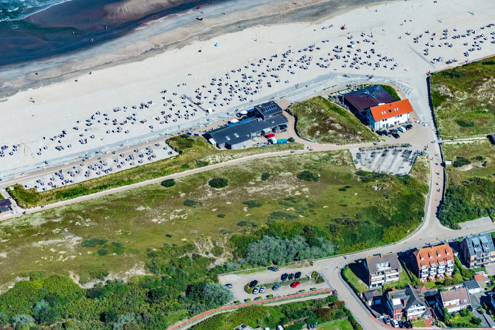 Aerial photograph Norderney - Tables and benches of open-air restaurant Cornelius Gastronomiebetriebe GmbH in Norderney in the state Lower Saxony, Germany