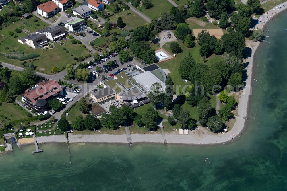 Aerial photograph Immenstaad am Bodensee - Aquastaad beach and indoor pool with shore areas at the Kippenhorn viewpoint in Immenstaad on Lake Constance in the state Baden-Wuerttemberg, Germany