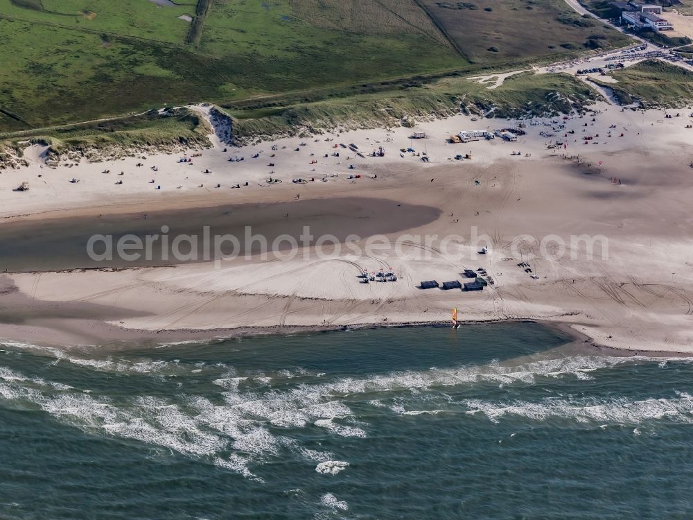 Amrum from the bird's eye view: Beach chair on the sandy beach ranks in the coastal area in Norddorf in Amrum North Friesland in the state Schleswig-Holstein, Germany