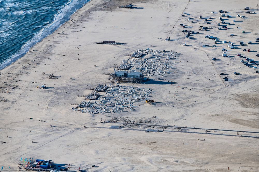 Aerial image Sankt Peter-Ording - Beach chair on the sandy beach ranks in the coastal area of North Sea in the district Sankt Peter-Ording in Sankt Peter-Ording in the state Schleswig-Holstein, Germany
