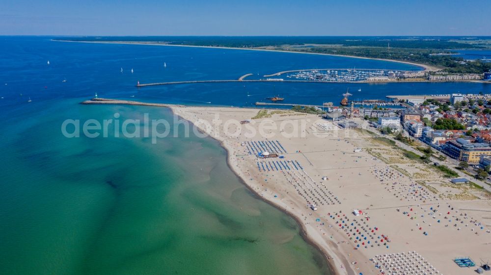 Aerial photograph Rostock - Beach chair on the sandy beach ranks in the coastal area of Baltic Sea in the district Warnemuende in Rostock in the state Mecklenburg - Western Pomerania, Germany