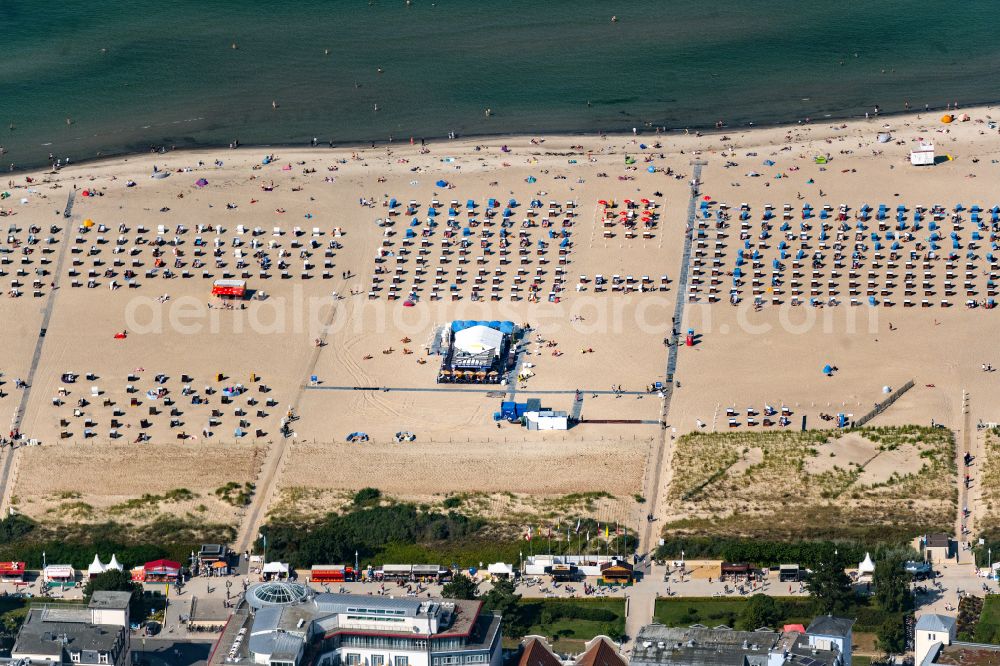 Aerial image Rostock - beach chair on the sandy beach ranks in the coastal area of Baltic Sea in the district Warnemuende in Rostock in the state Mecklenburg - Western Pomerania, Germany