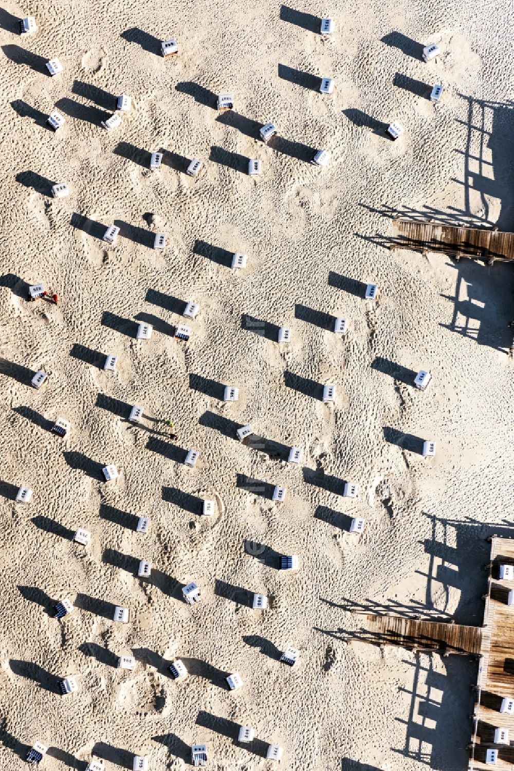 Sankt Peter-Ording from above - Beach chair on the sandy beach ranks in the coastal area in Sankt Peter-Ording in the state Schleswig-Holstein, Germany