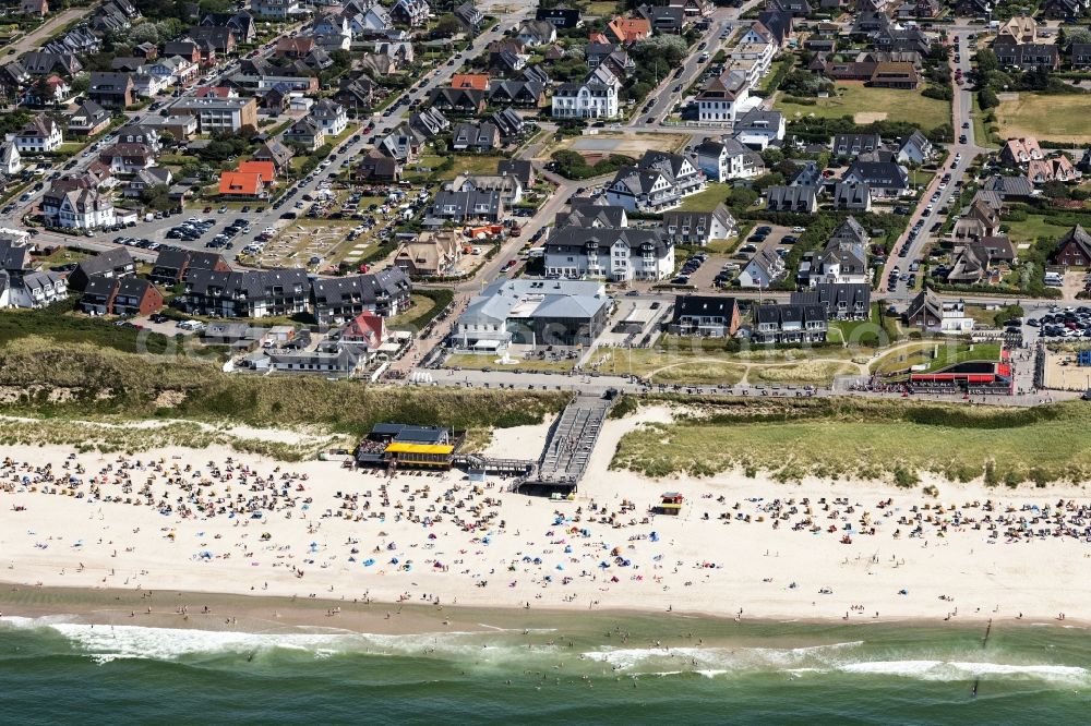 Wenningstedt-Braderup (Sylt) from above - Beach chair on the sandy beach ranks in the coastal area Strand Wenningstedt in Wenningstedt-Braderup (Sylt) in the state Schleswig-Holstein, Germany