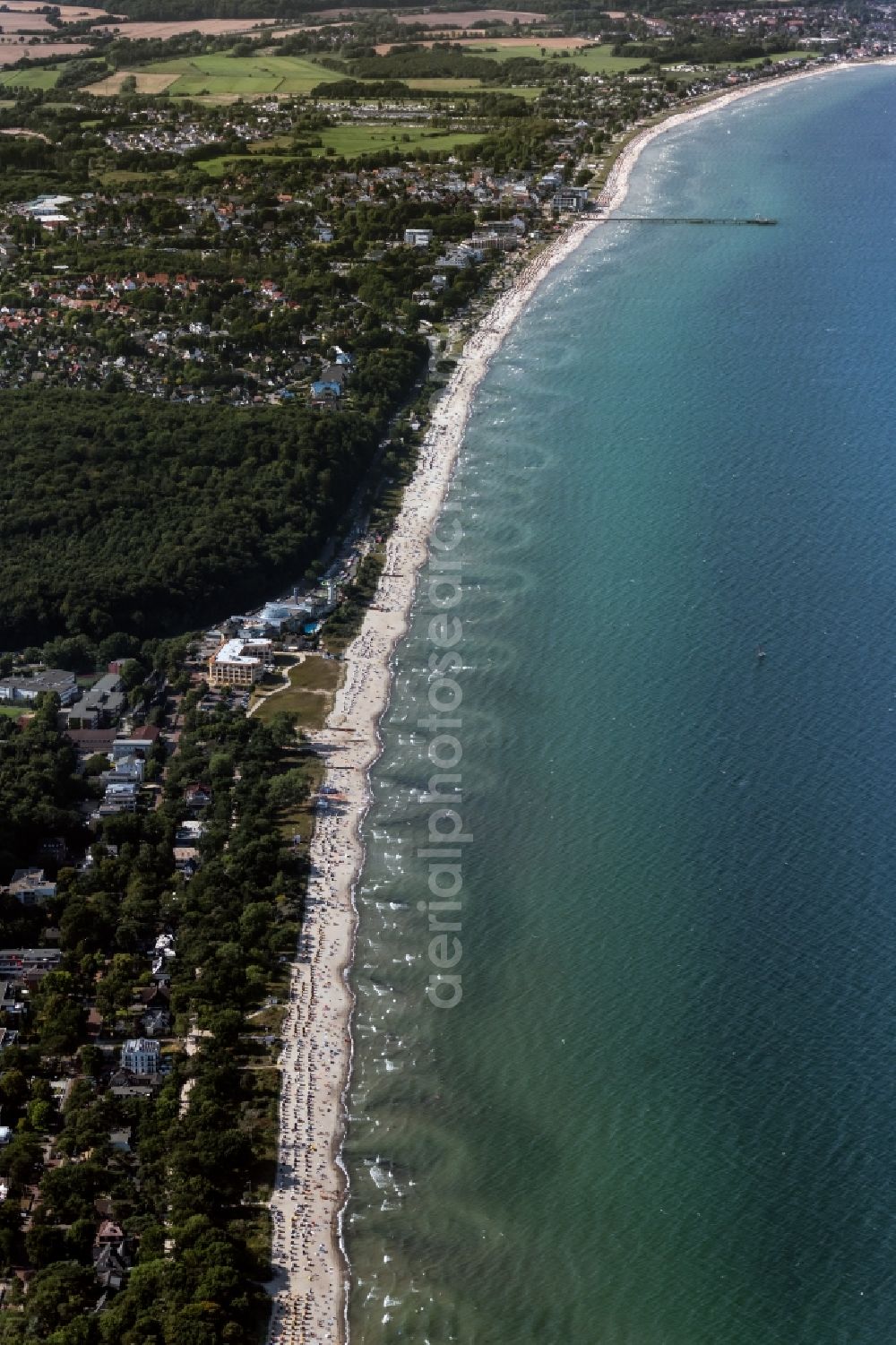 Aerial photograph Timmendorfer Strand - Beach chair on the sandy beach ranks in the coastal area in Timmendorfer Strand in the state Schleswig-Holstein, Germany