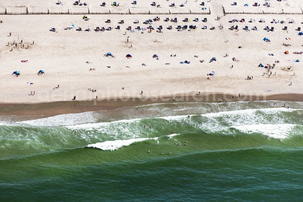 Aerial photograph Sylt - Beach chair on the sandy beach ranks in the coastal area von Westerland in Sylt in the state Schleswig-Holstein, Germany