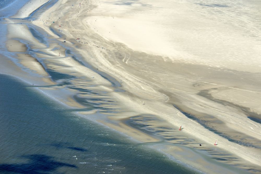 Aerial image Sankt Peter-Ording - View of land sailors in Sankt Peter-Ording in the state of Schleswig-Holstein, Germany. The sailors sail on the beach