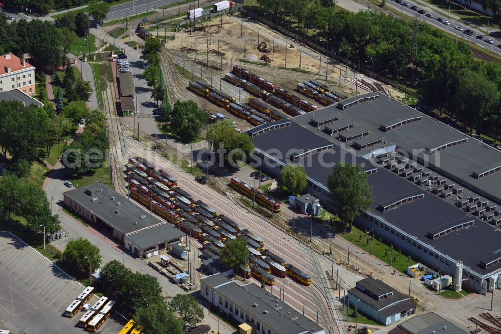 Aerial photograph Warschau - Streetcars at the garage in the Mokotow District in Warsaw in Poland. The depot with its workshops, halls and railways is located on Jana Pawla Woronicza street. It is located right next to the bus garage of the public transportation of Warsaw