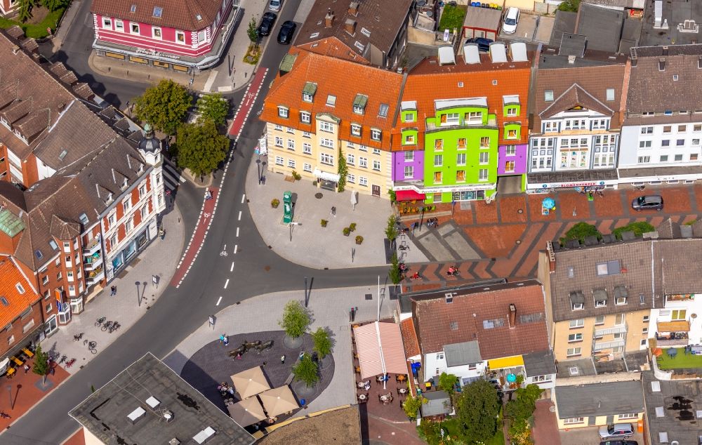 Lünen from the bird's eye view: Street guide of famous promenade and shopping street Erzbergerstrasse - Muensterstrasse in Luenen in the state North Rhine-Westphalia, Germany