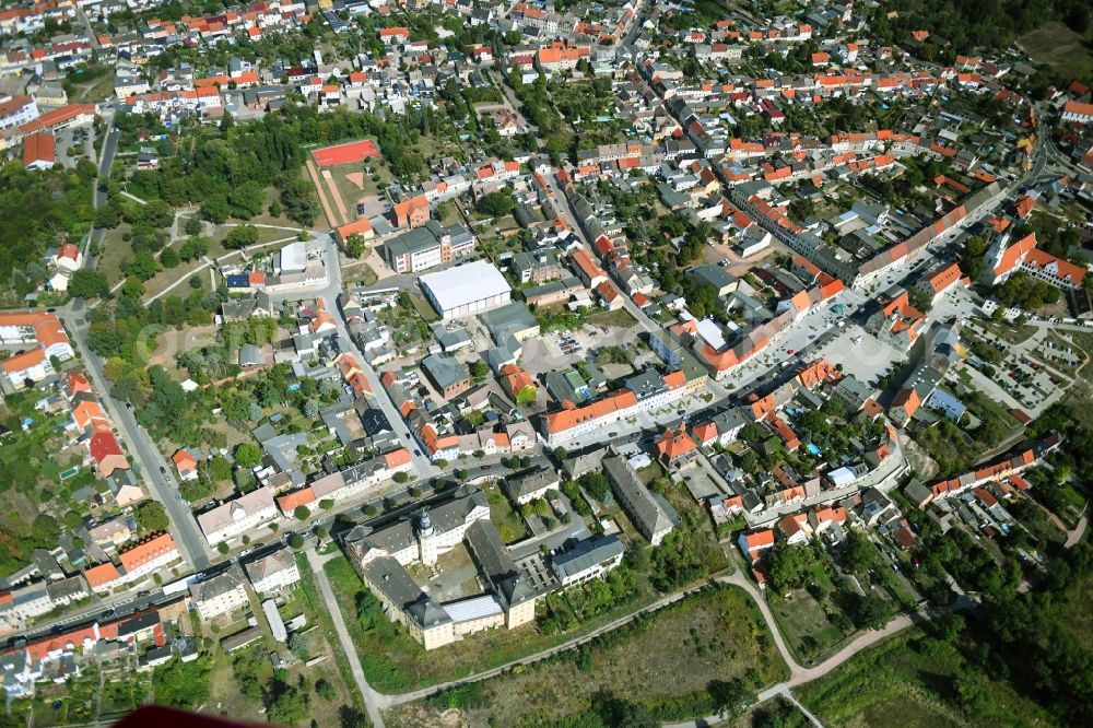 Coswig (Anhalt) from the bird's eye view: Street guide of famous promenade and shopping street Schlossstrasse in Coswig (Anhalt) in the state Saxony-Anhalt, Germany