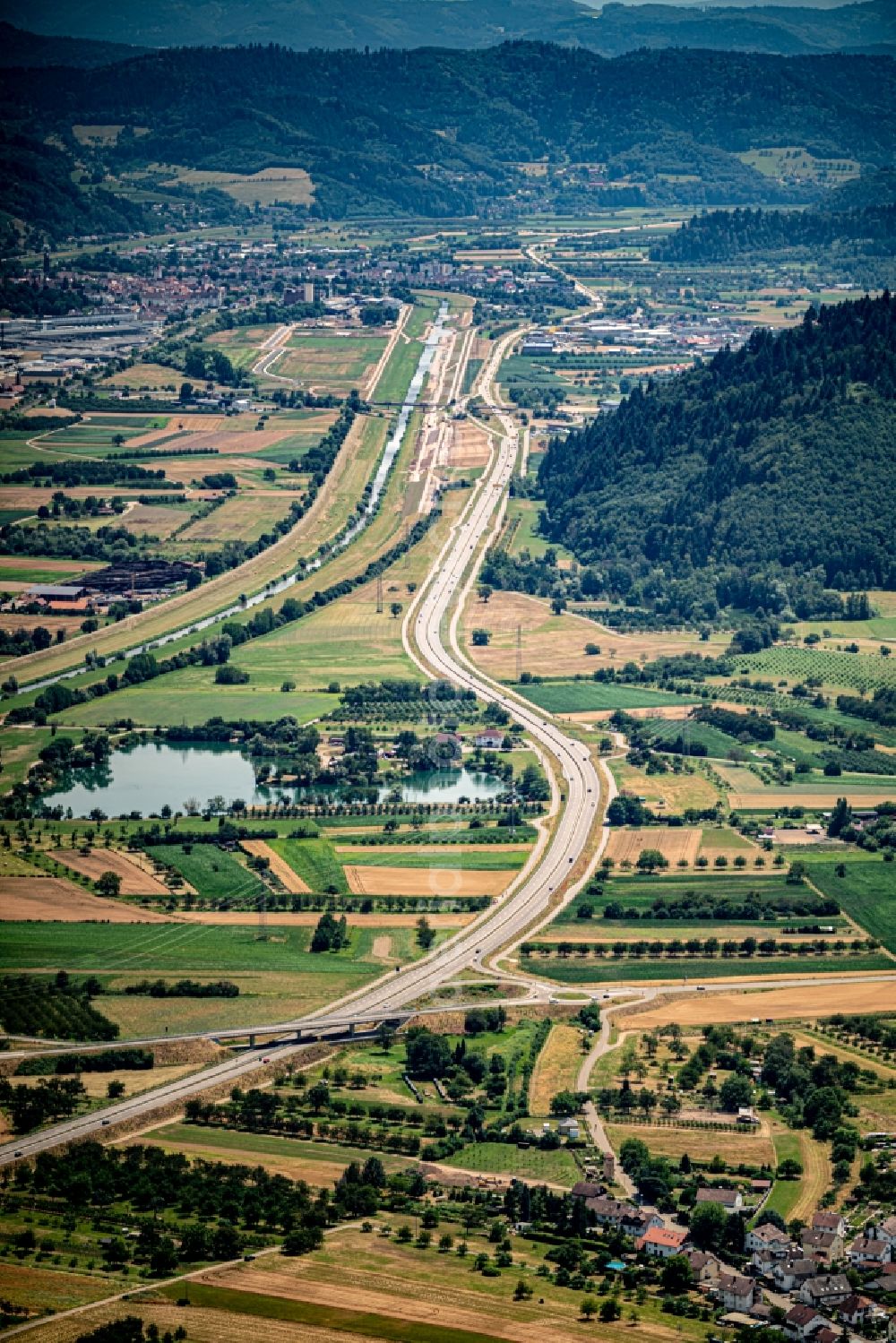 Aerial photograph Ohlsbach - Street - road guidance of Bundestrasse 33 in Kinzigtal in Ohlsbach in the state Baden-Wurttemberg, Germany