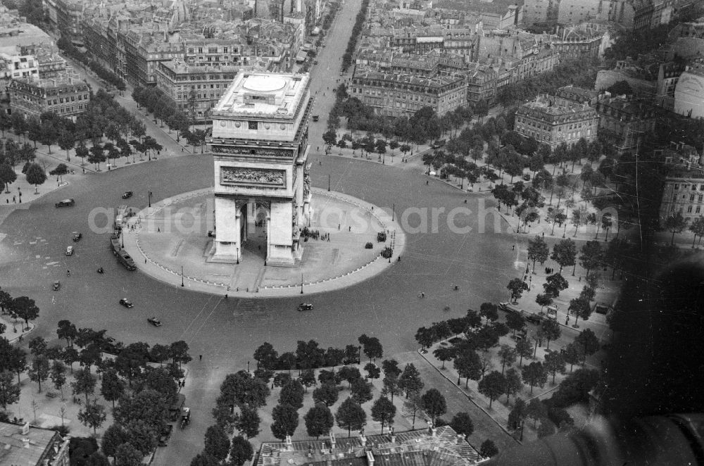 Paris from the bird's eye view: Street guide of famous promenade and shopping street Champs Elysee - Place de la Concord - Arc de Triomphe in Paris in Ile-de-France, France
