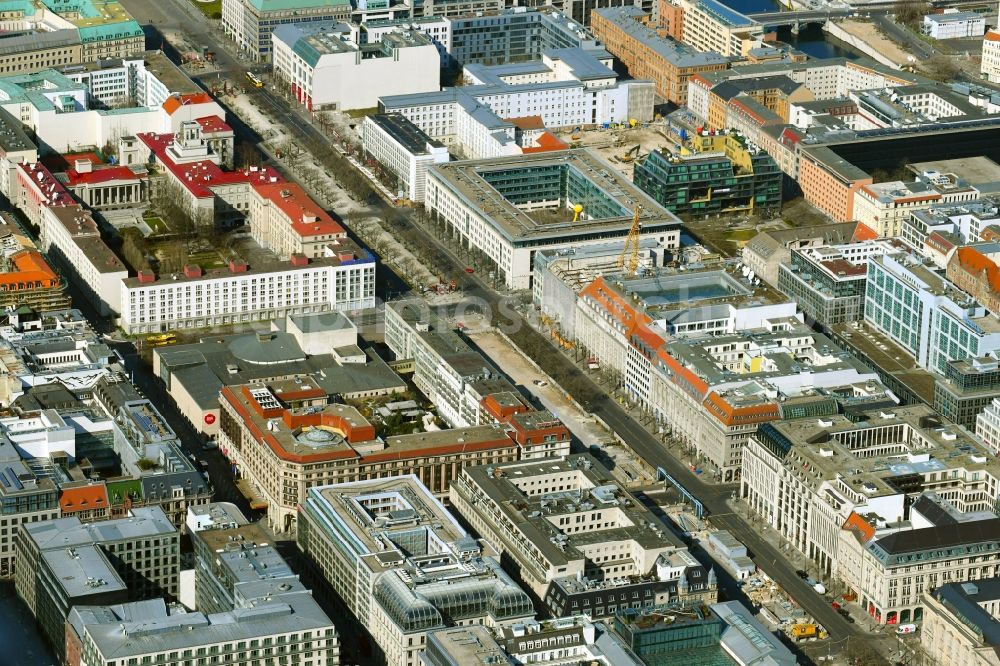 Berlin from the bird's eye view: Street guide of famous promenade and shopping street Unter den Linden in the district Mitte in Berlin, Germany