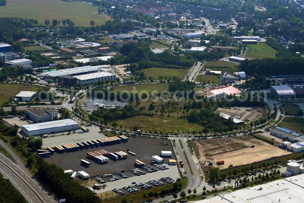 Aerial image Ludwigsfelde - Street - road guidance Loewenbrucher Ring in Gewerbegebiet Preussenpark in Ludwigsfelde in the state Brandenburg, Germany