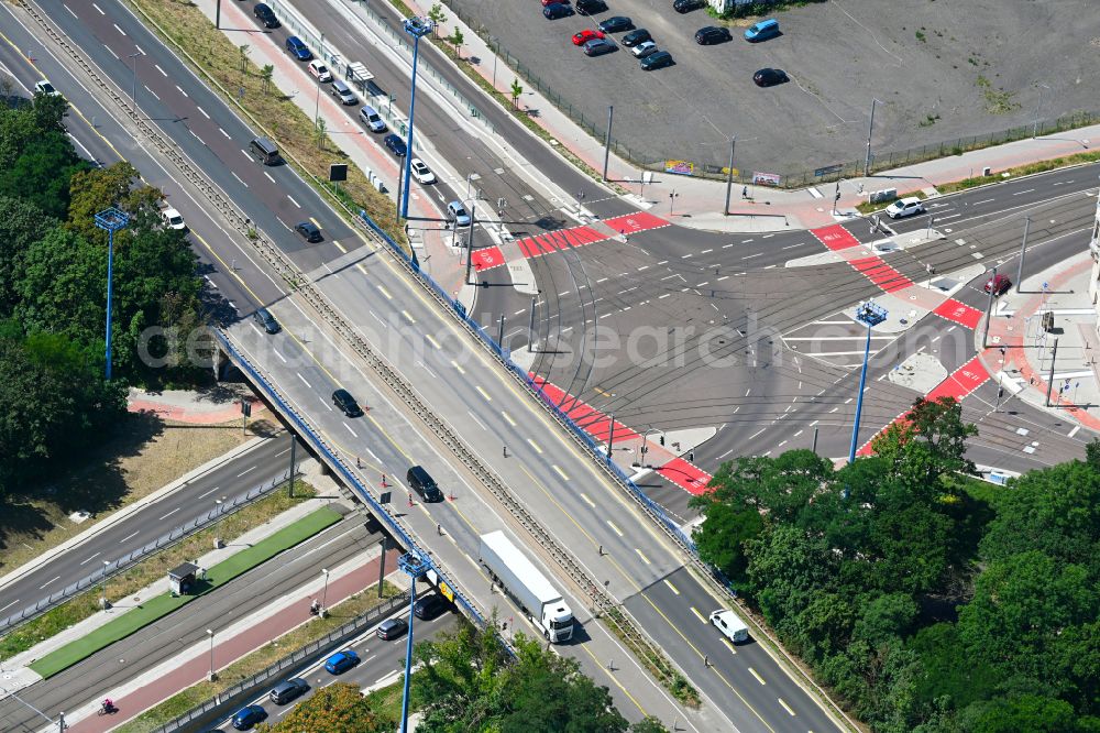 Aerial photograph Magdeburg - Road layout and marking of the course of the lane Olvenstedter Strasse - Editharing - Damschkeplatz in the district Stadtfeld Ost in Magdeburg in the state Saxony-Anhalt, Germany