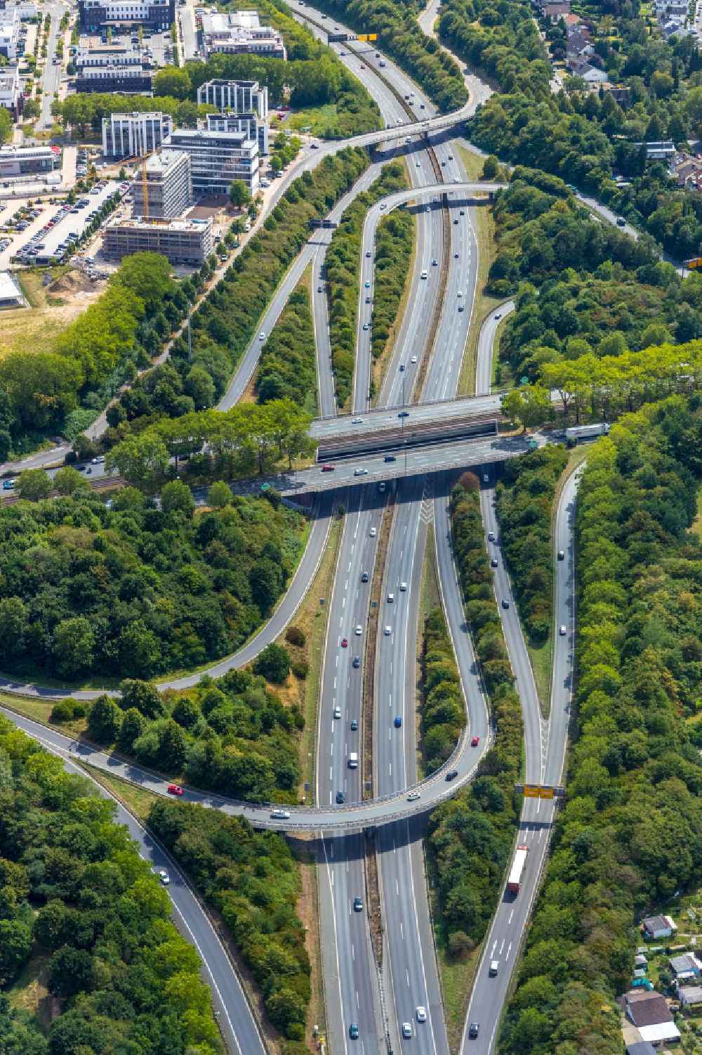 Dortmund from the bird's eye view: Looped street - road guidance of B1 - B236 in the district Gartenstadt-Sued in Dortmund at Ruhrgebiet in the state North Rhine-Westphalia, Germany
