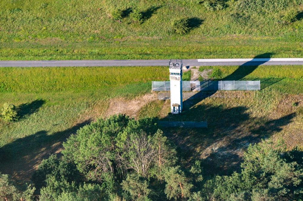Popelau from the bird's eye view: Route course of the former inner-German state border with border fence and watchtower in Popelau in the state Lower Saxony, Germany