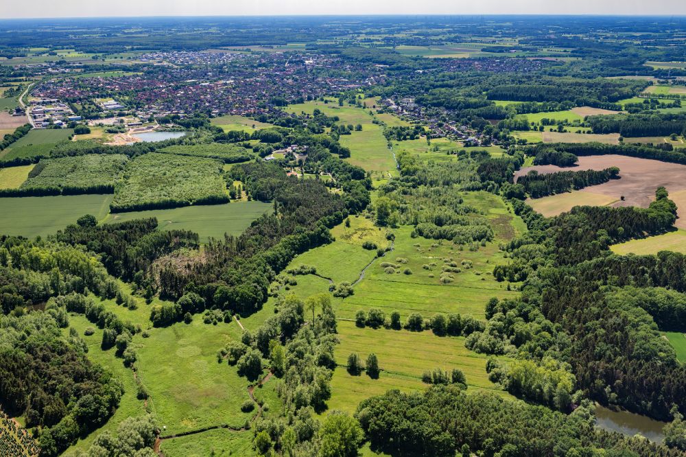Aerial photograph Harsefeld - Grassland structures of a meadow and field landscape in the lowland of Aue in Harsefeld in the state Lower Saxony, Germany