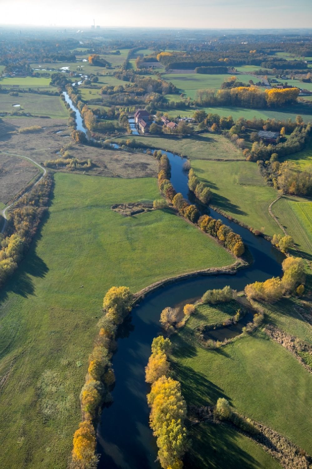 Aerial image Dolberg - Grassland structures of a meadow and field landscape in the lowland on river Lippe in Dolberg in the state North Rhine-Westphalia, Germany