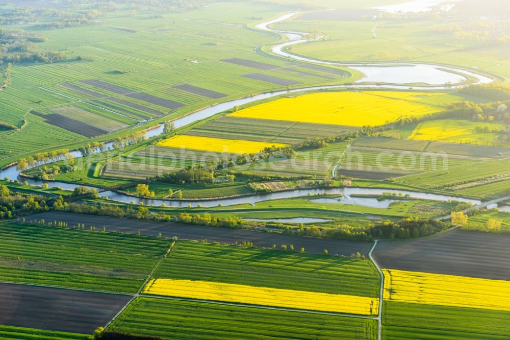 Aerial photograph Stade - Grassland structures of a meadow and field landscape in the lowland with Fluss- Lauf of Schwinge in Stade in the state Lower Saxony, Germany