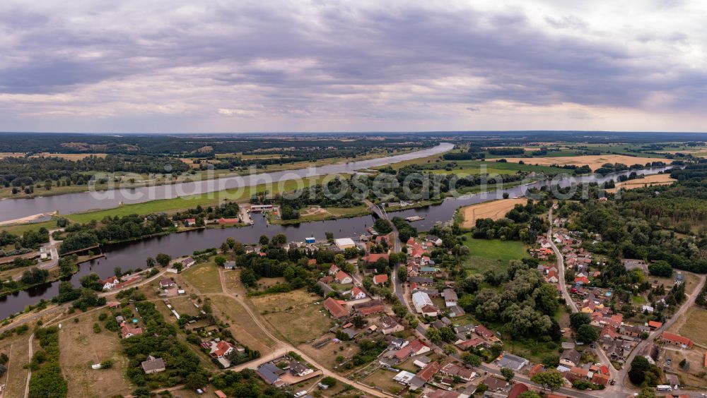 Hohensaaten from the bird's eye view: Grassland structures of a meadow and field landscape in the lowland on the banks of the river Oder in Hohensaaten in the state Brandenburg, Germany