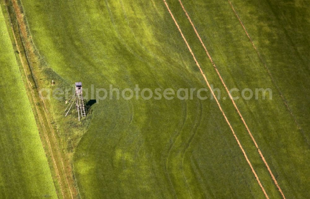 Aerial image Tonna - Structures on agricultural fields with a hunting perch in the district Graefentonna in Tonna in the state Thuringia, Germany