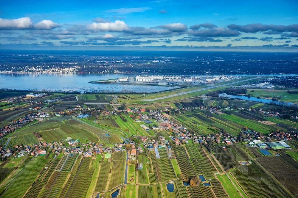 Neuenfelde from above - Structures on agricultural fields in Neuenfelde in the state Hamburg, Germany