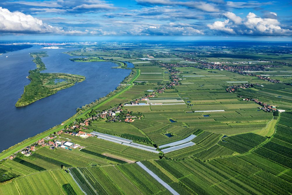 Jork from the bird's eye view: Structures on agricultural fields on the banks of the river Elbe in Jork Old Land in the state Lower Saxony, Germany