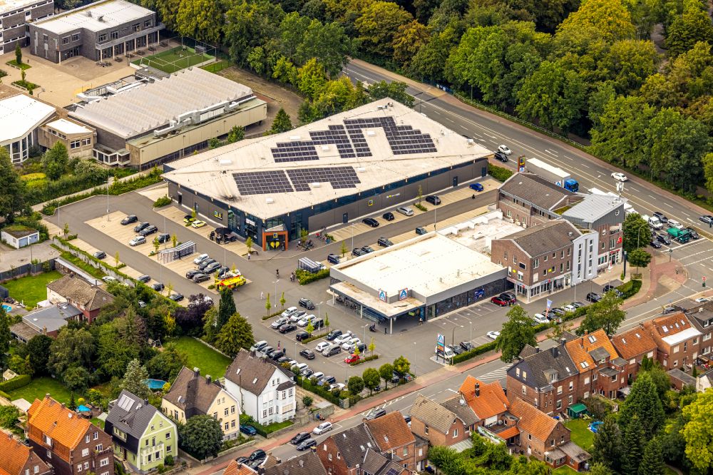 Aerial photograph Ahlen - Store of the Supermarket EDEKA Milkner on street Warendorfer Strasse in the district Innenstadt in Ahlen in the state North Rhine-Westphalia, Germany