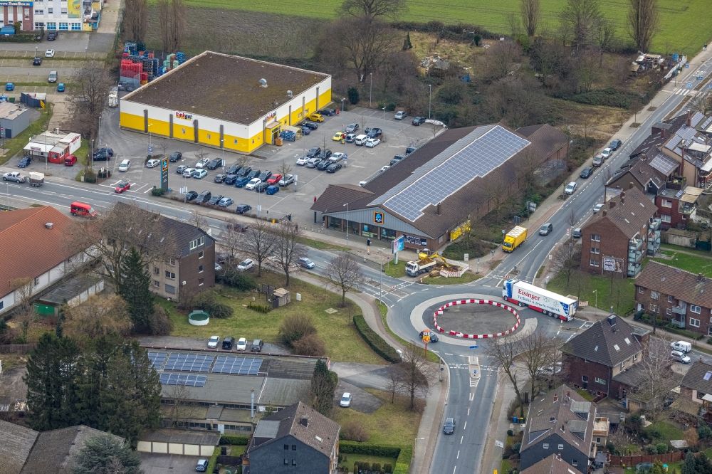 Aerial image Oberhausen - Store of the Supermarket at the roundabout Von-Trotha-Strasse - Weierstrasse in the district Weierheide in Oberhausen at Ruhrgebiet in the state North Rhine-Westphalia, Germany